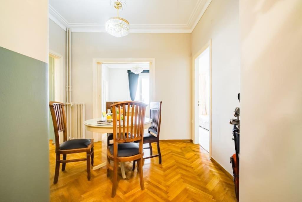 Emporikon Apartment Steps From Historic Center Атина Екстериор снимка