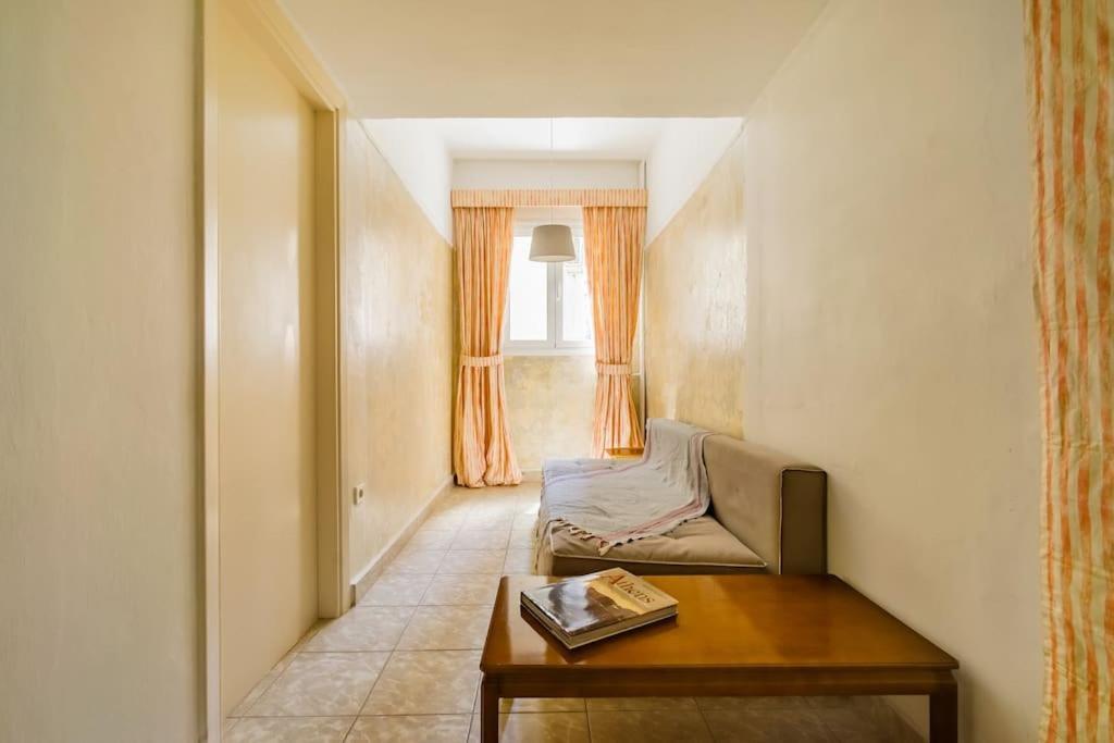 Emporikon Apartment Steps From Historic Center Атина Екстериор снимка