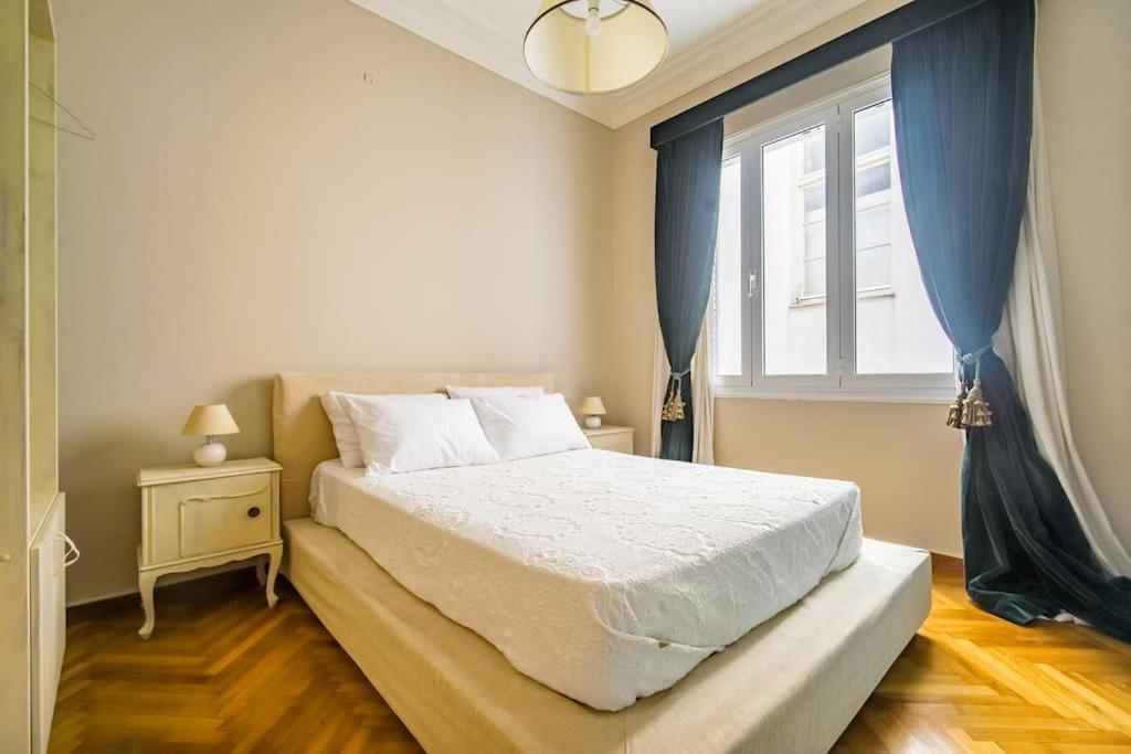 Emporikon Apartment Steps From Historic Center Атина Екстериор снимка