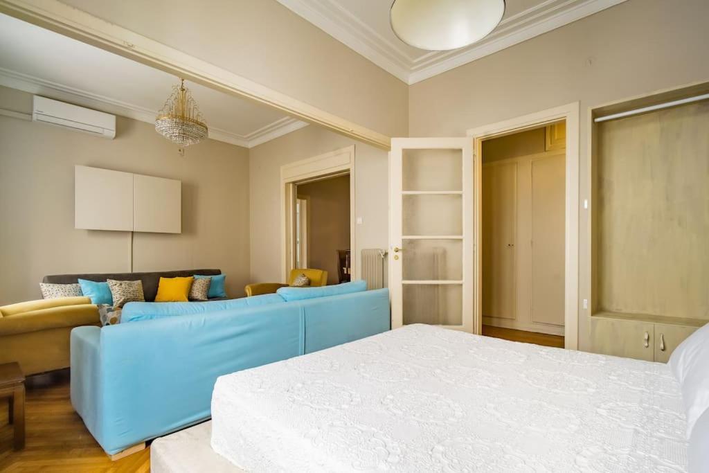 Emporikon Apartment Steps From Historic Center Атина Екстериор снимка
