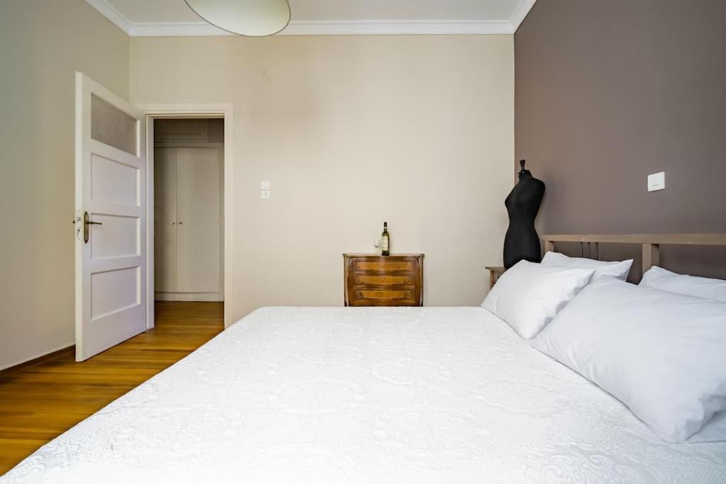 Emporikon Apartment Steps From Historic Center Атина Екстериор снимка