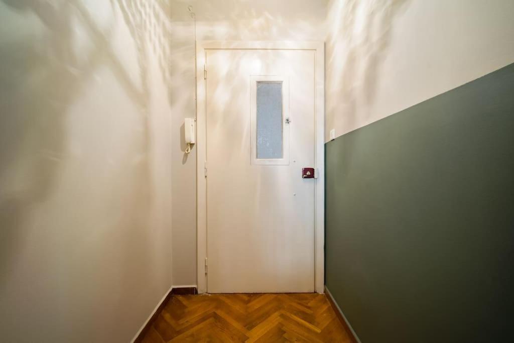 Emporikon Apartment Steps From Historic Center Атина Екстериор снимка
