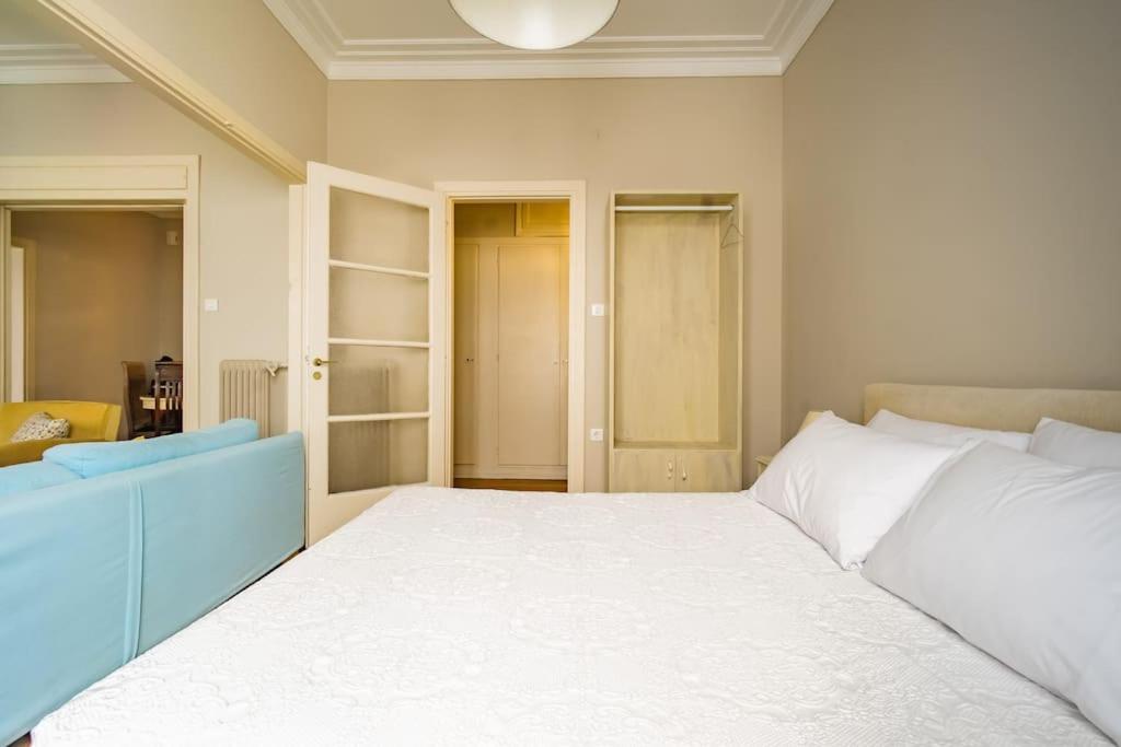 Emporikon Apartment Steps From Historic Center Атина Екстериор снимка